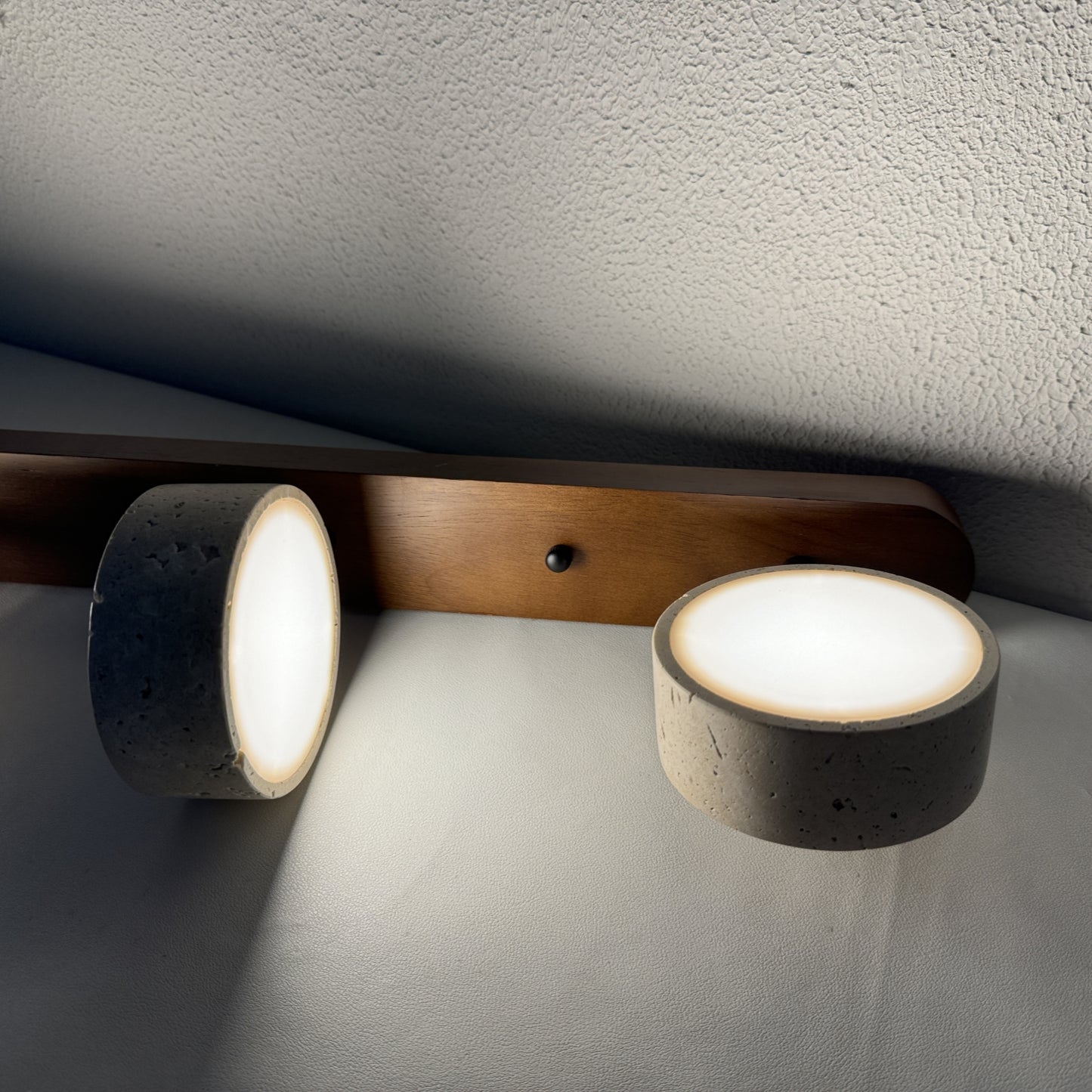 FJFJGO WALL LIGHTS Walnut Wood Farmhouse Bathroom Vanity Light 3 Lights Natural Stone Wall Sconce Light Over Mirror