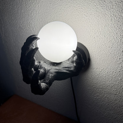 FJFJGO WALL LIGHTS Sconce Halloween Decor Unique Plug in Wall Lamp Hand Holding Light Sconce with Glass Globe Shade Gothic Wall Light Fixture, Dragon-Claw